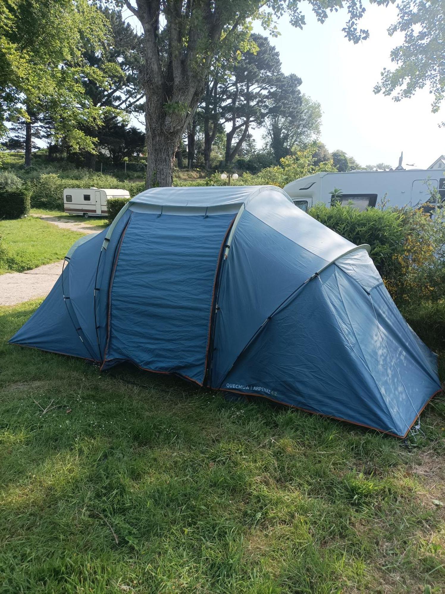 Les Hortensias Grande Tente Familiale Deux Chambres Et Sejour Vue Mer Sur Camping Nature Plestin-les-Grèves 객실 사진